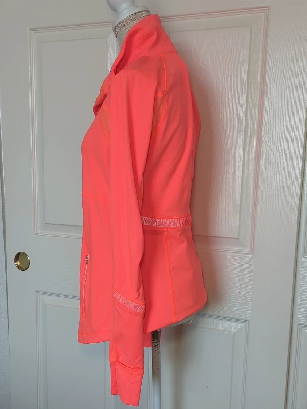 Lululemon Run Reflect Pullover in Light Flare